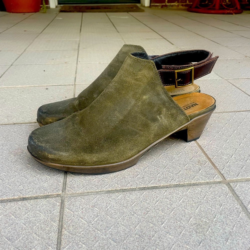Naot Size 11 Women’s Green Clogs